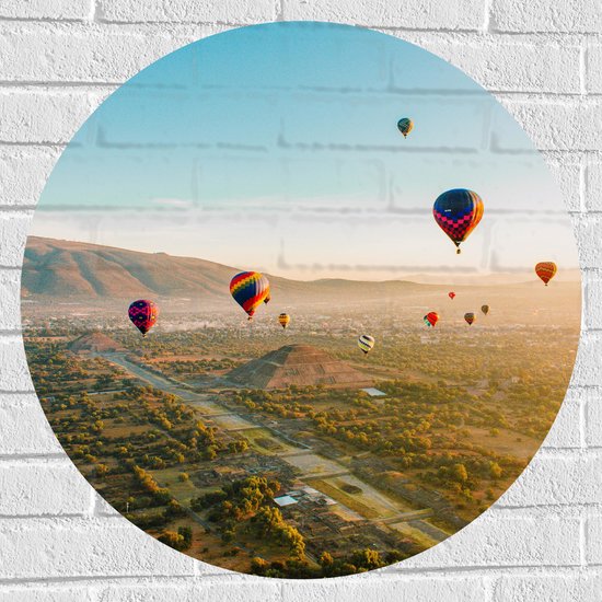 WallClassics - Muursticker Cirkel - Luchtballonnen zwevend door de lucht - 70x70 cm Foto op Muursticker