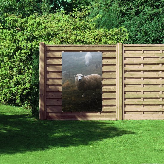 WallClassics - Poster de Jardin - Moutons dans le Pré avec Brume - 100x150 cm Photo sur Poster de Jardin (décoration murale pour l'extérieur et l'intérieur)