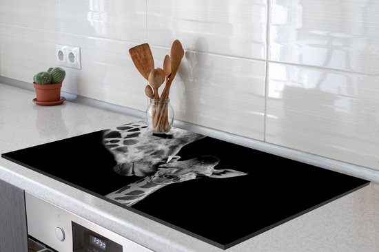 KitchenYeah® Inductie beschermer 85x52 cm - Dieren - Zwart - Wit - Giraffe - Portret - Kookplaataccessoires - Afdekplaat voor kookplaat - Inductiebeschermer - Inductiemat - Inductieplaat mat