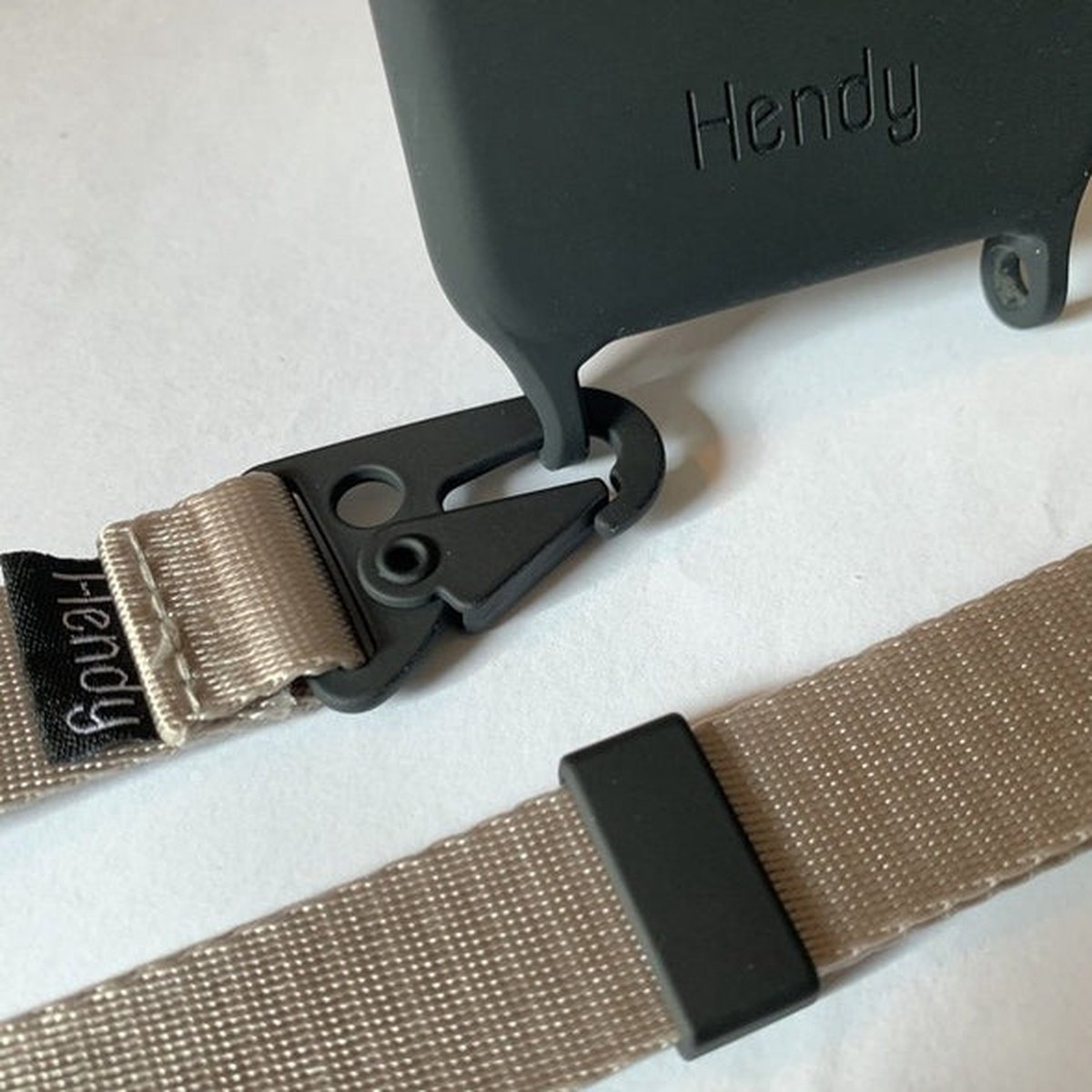 Hendy telefoonhoesje met koord - Switch - Taupe - iPhone 14 Pro Max