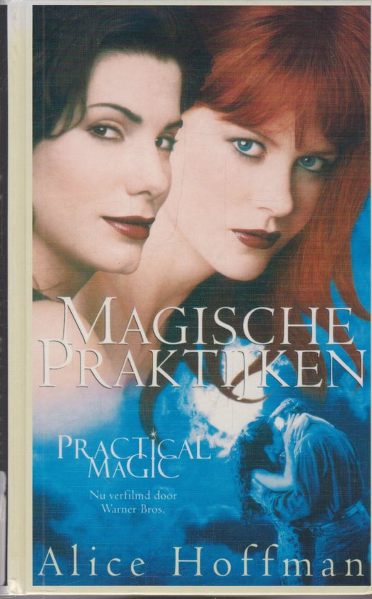 Cover van 'Magische Praktijken' met Sandra Bullock en Nicole Kidman, met de tekst 'Practical Magic', 'Nu verfilmd door Warner Bros.' en 'Alice Hoffman'.