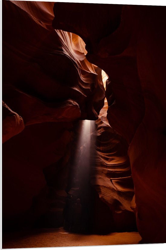 WallClassics - PVC Schuimplaat- Ravijn Upper Antelope Canyon met Zonlicht - 70x105 cm Foto op PVC Schuimplaat