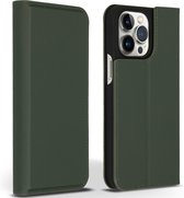 Accezz Hoesje Geschikt voor iPhone 14 Pro Max Hoesje Met Pasjeshouder - Accezz Premium Leather Slim Bookcase - Groen