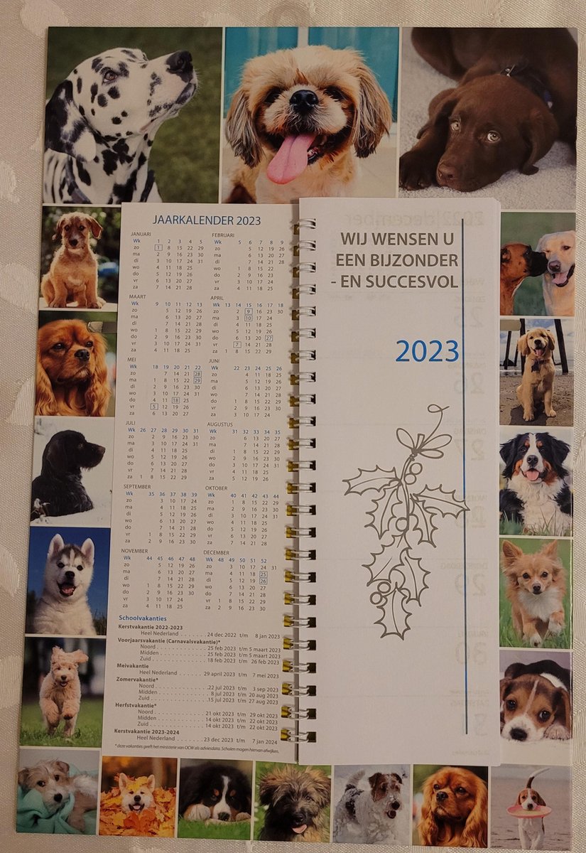 LIBOZA - Week-wandkalender 2023 - HONDEN - rondom 20 heerlijke hondenfoto's - met ECOpen - Veel ruimte per dag - Ophangbaar - STEVIGE kartonnen achterkant - Cadeau - Verjaardag - Sinterklaas - Kerstmis
