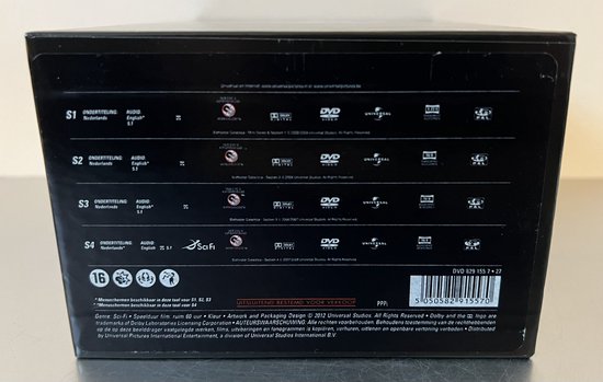 Achterkant Battlestar Galactica Complete Series box met seizoensinformatie en logo's.