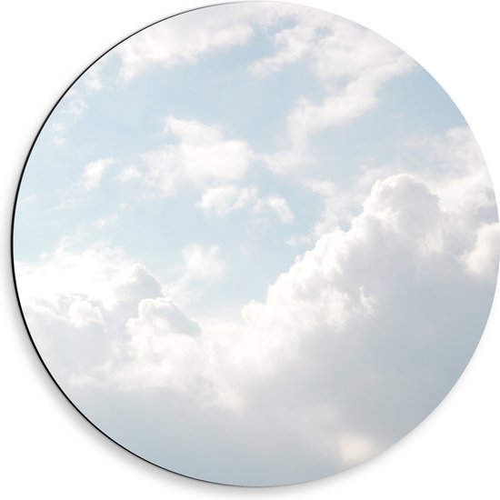 WallClassics - Dibond Muurcirkel - Grote Witte Wolken in de Lucht - 50x50 cm Foto op Aluminium Muurcirkel (met ophangsysteem)
