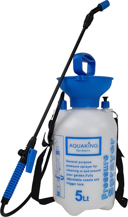 Witte drukspuit van 5 liter met blauwe hendel, trechter en spuitlans. "Aquaking Sprayers" op de zijkant.