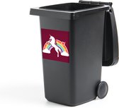 Container sticker Eenhoorn illustratie - Een illustratie van een witte eenhoorn voor een regenboog op een rode achtergrond Klikosticker - 40x40 cm - kliko sticker - weerbestendige containersticker