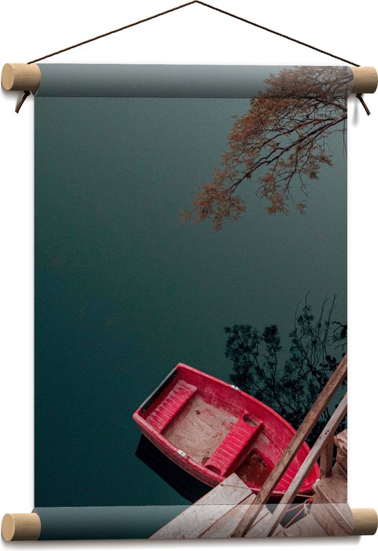 WallClassics - Textielposter - Kleine Roze Bootje aan Steiger - 30x40 cm Foto op Textiel