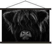 Posterhanger incl. Poster 150x100 cm - Schoolplaat - Schotse Hooglander - Koe - Portret - Dieren - Zwart - Wit - Textielposter - Zwarte latten