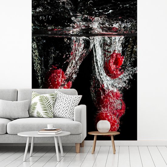 Behang - Fotobehang Frambozen - Fruit - Stilleven - Water - Zwart - Rood - Breedte 205 cm x hoogte 280 cm