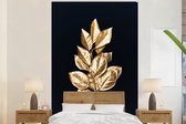 Behang - Fotobehang Plant - Bladeren - Goud - Zwart - Luxe - Breedte 170 cm x hoogte 260 cm