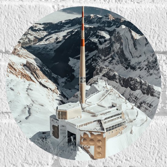 WallClassics - Muursticker Cirkel - Santis - Mountain Peak Gebouw in Bergen - 20x20 cm Foto op Muursticker
