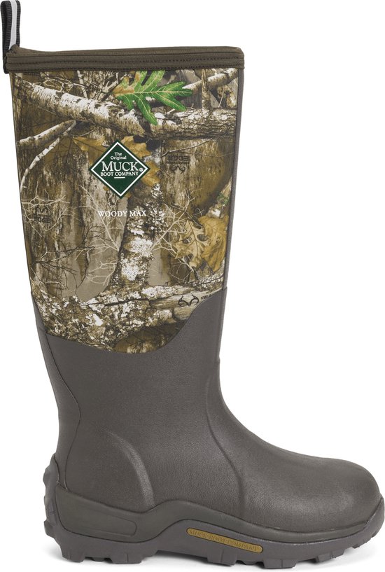 Bruine Muck Boot Woody Max laars met camouflageprint op de schacht en een Muck Boot logo.