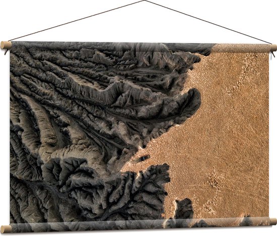 WallClassics - Textielposter - Bovenaanzicht van Rotsen van Berg - 90x60 cm Foto op Textiel