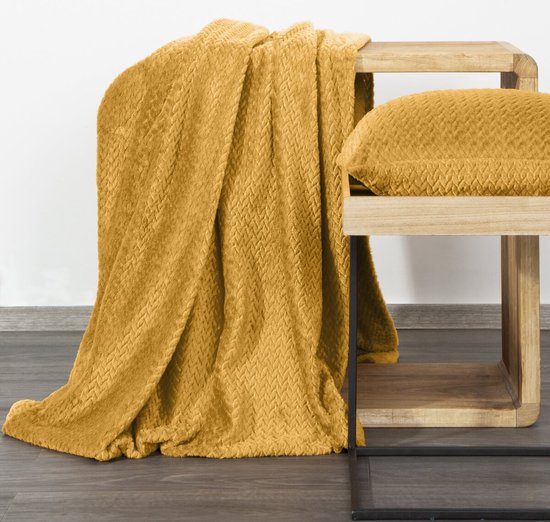 Oneiro's Luxe Plaid CINDY Type 3 ocre - 150 x 200 cm - séjour - intérieur - chambre - couverture - cosy - polaire - couvre-lit