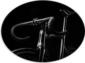 WallClassics - PVC Schuimplaat Ovaal - Zwarte Racefiets op Zwarte Achtergrond - 40x30 cm Foto op Ovaal  (Met Ophangsysteem)