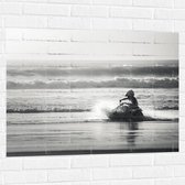 WallClassics - Muursticker - Kind op Quad in de Golven (zwart/wit) - 100x75 cm Foto op Muursticker