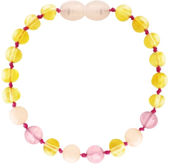 Armband met gele, roze en crème barnsteen kralen, geregen aan een roze koord.