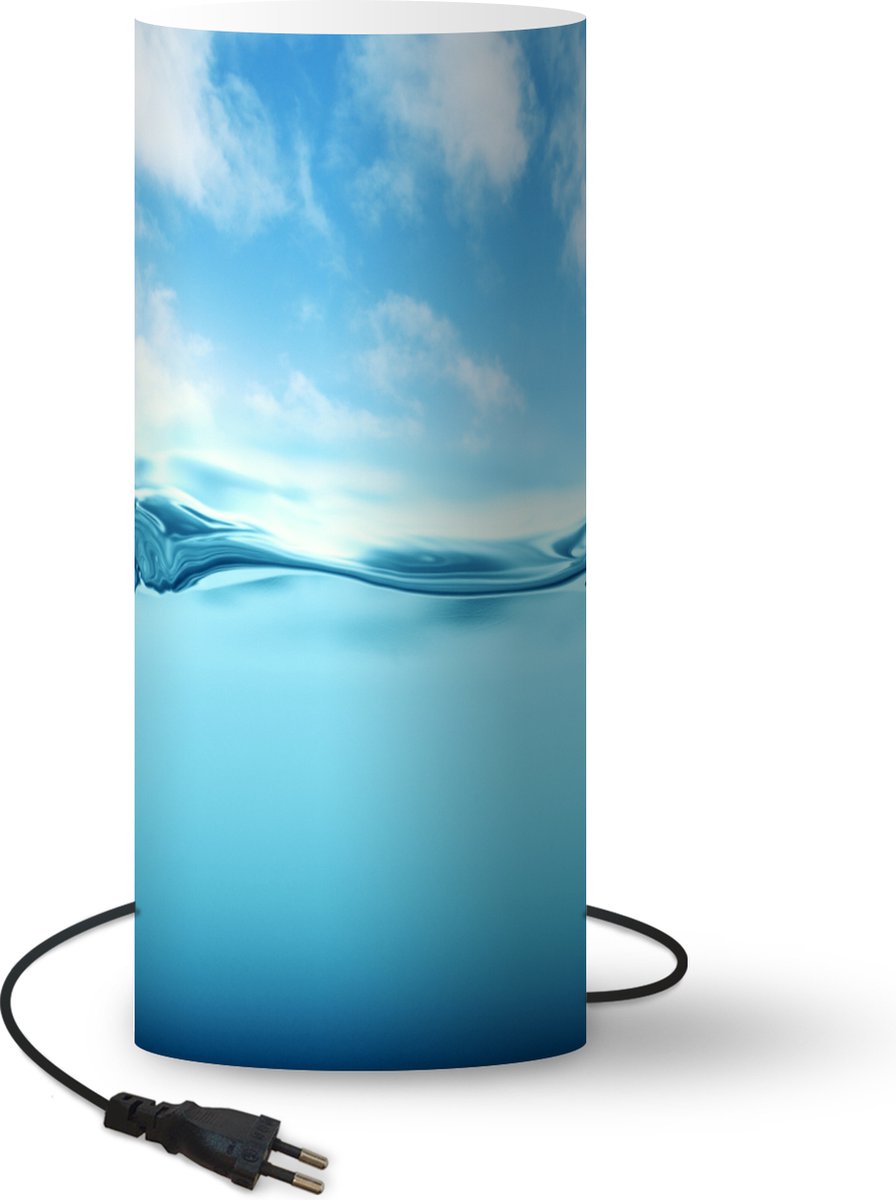 Lamp - Nachtlampje - Tafellamp slaapkamer - Zee - Wolken - Blauw - 54 cm hoog - Ø22.9 cm - Inclusief LED lamp