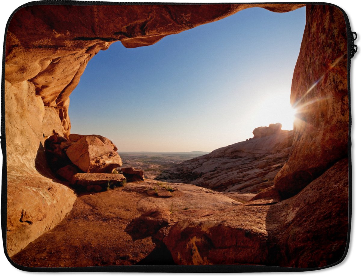 Laptophoes 15.6 inch - Grot - Woestijn - Zon - Landschap - Laptop sleeve - Binnenmaat 37x26 cm - Zwarte achterkant