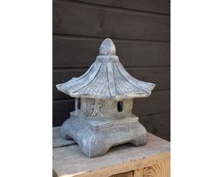 Pagode met Oosterse tekens