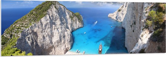 WallClassics - Panneau en mousse PVC – Montagnes sur la côte avec plage – Photo 150 x 50 cm sur panneau en mousse PVC