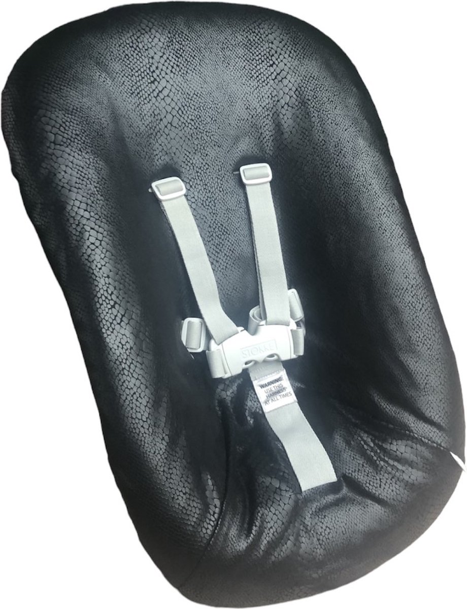 #83 newborn hoes, Zwart slangenprint suéde look, Stokke Tripp Trapp. Ook geschikt voor Kidsmill Up.