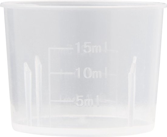Een doorzichtige plastic maatbeker met markeringen voor 5ml, 10ml en 15ml.