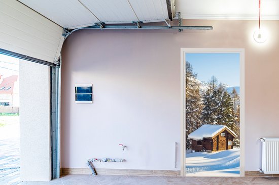 Sticker pour porte Cabane dans les montagnes suisses en hiver - 80x205 cm - Affiche de porte
