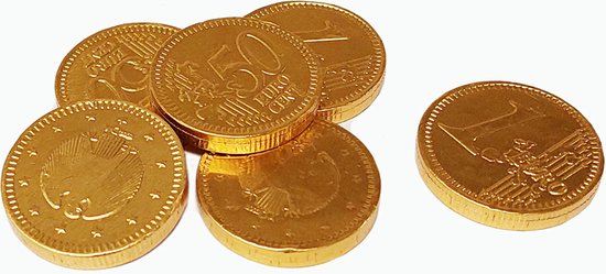 Gouden chocolademunten, waaronder een munt met '50 EURO CENT' erop.
