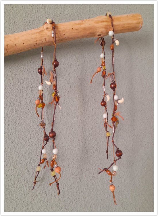 Reeks Van Zwarte Geïsoleerd Silhouet Van Kettingen Op Witte Achtergrond Naadloos Patroon Ketting Decoratieve Grens Image132932085