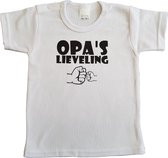 Wit baby t-shirt met "Opa's lieveling" - maat 92 - grootvader, babyshower, zwanger, cadeautje, kraamcadeau, grappig, geschenk, baby, tekst