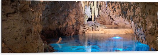 WallClassics - Dibond - Water Blauw dans une belle grotte - 120x40 cm Photo sur aluminium ( Décoration murale en métal)