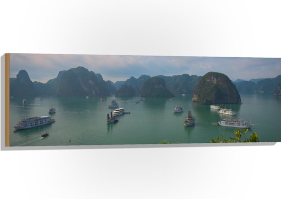 WallClassics - Hout - Veel Shepen in Ha Longbaai - Vietnam - 120x40 cm - 12 mm dik - Foto op Hout (Met Ophangsysteem)
