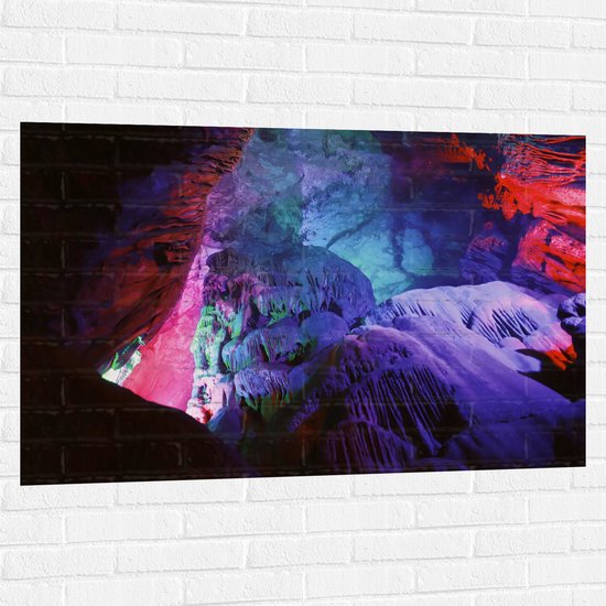 WallClassics - Muursticker - Rood Blauw en Paarse Kleuren in een Grot - 120x80 cm Foto op Muursticker