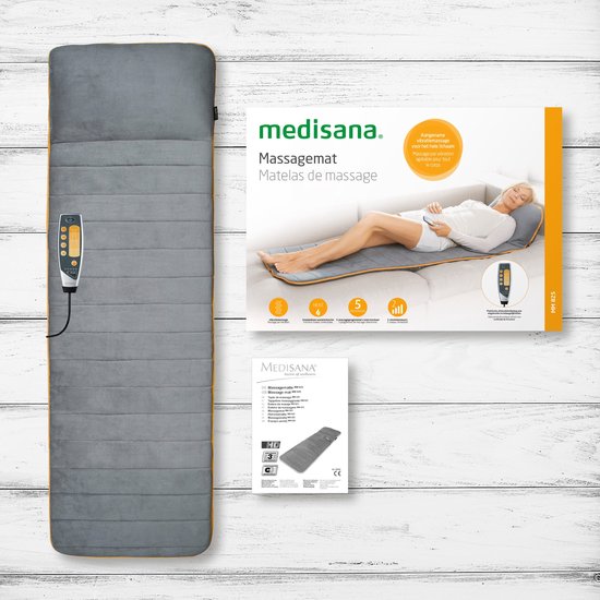 Grijze massagemat met oranje bies, verpakking en handleiding. Met icoontjes: garantie, HD, massage, warmte, 5 programma's.