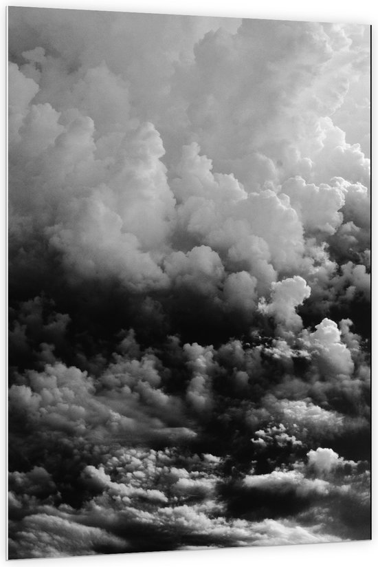 WallClassics - PVC Schuimplaat- Zee van Donkere Wolken (Zwart/wit) - 100x150 cm Foto op PVC Schuimplaat