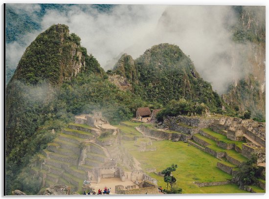 WallClassics - Dibond - Machu Pichu vanuit de Lucht - 40x30 cm Foto op Aluminium (Wanddecoratie van metaal)