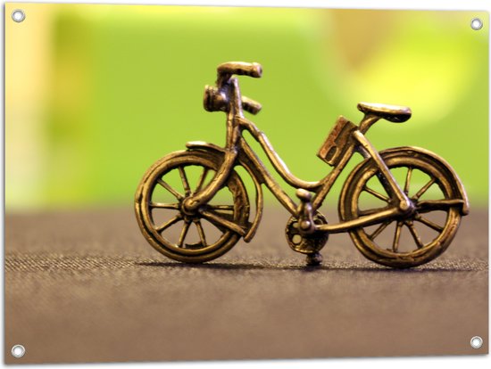 WallClassics - Tuinposter – Miniatuurbeeld van Gouden Fiets - 80x60 cm Foto op Tuinposter  (wanddecoratie voor buiten en binnen)