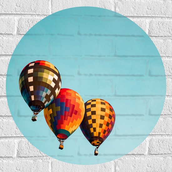 WallClassics - Muursticker Cirkel - Drie Kleurrijk Geblokte Luchtballonnen - 60x60 cm Foto op Muursticker