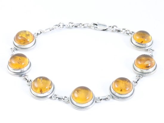 Bewerkte zilveren armband met amber