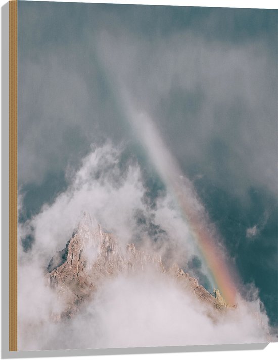 WallClassics - Hout - Regenboog met Mist boven Rotsen - 60x80 cm - 12 mm dik - Foto op Hout (Met Ophangsysteem)