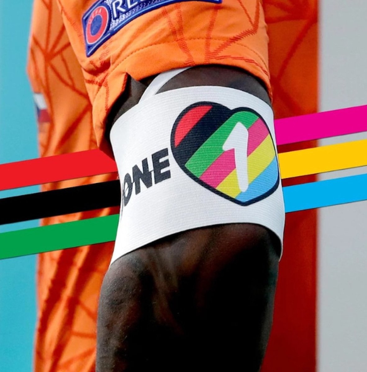 ONE LOVE AANVOERDERSBAND WIT ZWART MULTICOLOR