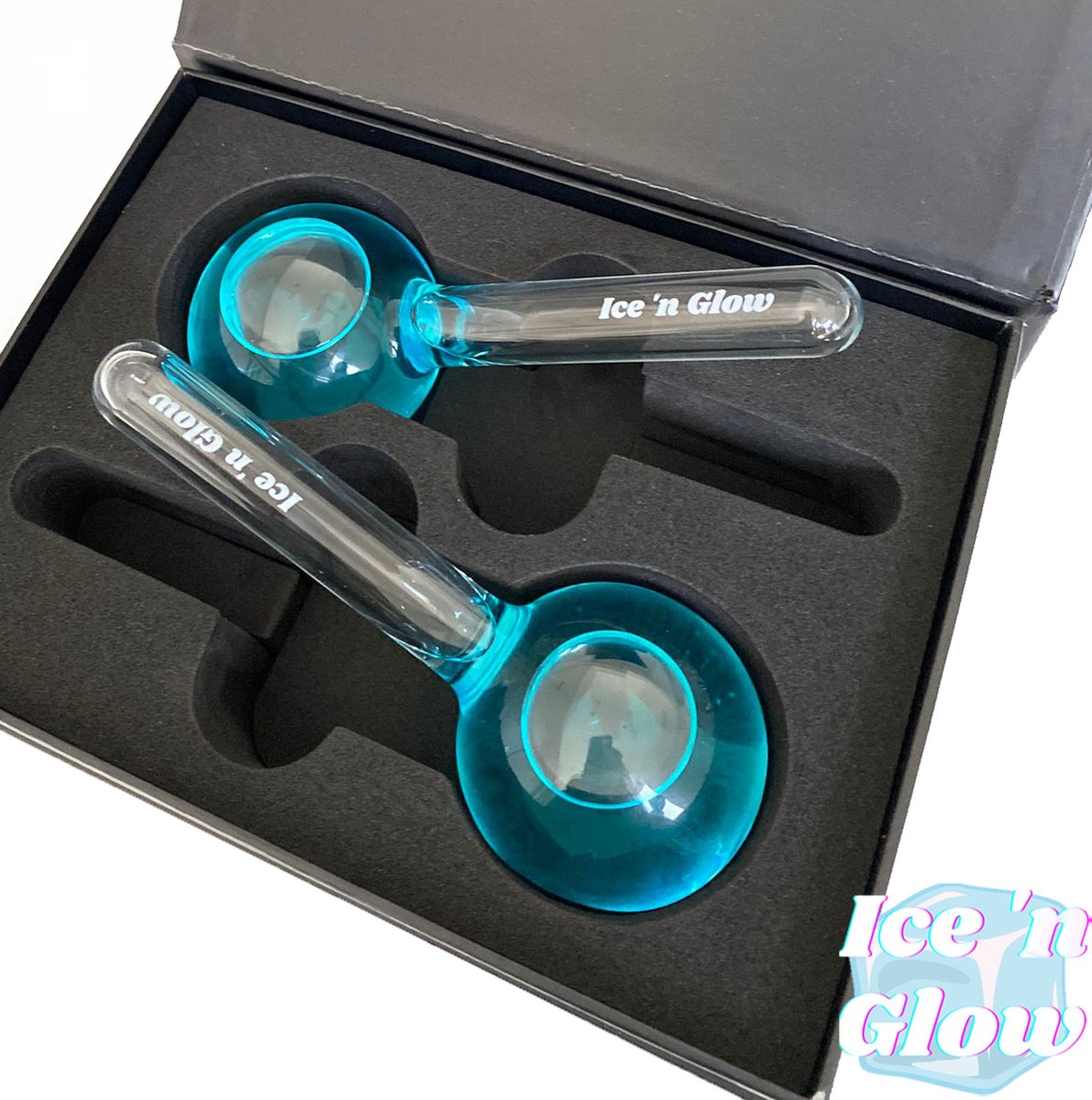 Ice 'n Glow Ice Globes - Massagebollen - Skincare - Ice/Face Roller - Gua Sha - Gezichtsmassage - Dermaroller - Lichtblauw