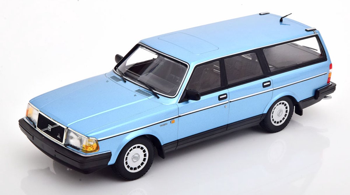 Minichamps 1:18 Volvo 240 GL Break Année De Construction 1986 Bleu Clair Metallique 155171414