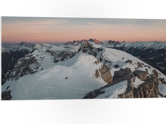 WallClassics - PVC Schuimplaat- Bergtop met Sneeuw - 100x50 cm Foto op PVC Schuimplaat
