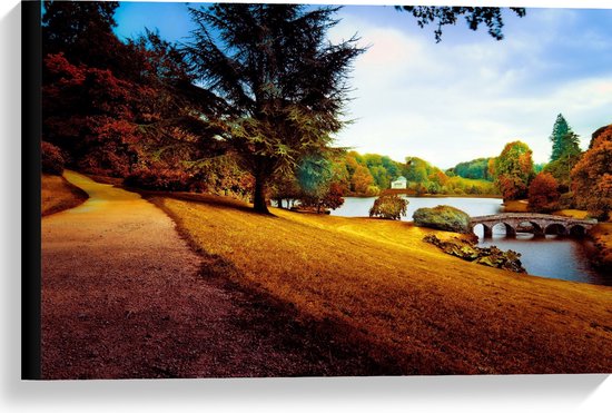 WallClassics - Toile - Paysage marron avec paysage vert le long d'une rivière - 60x40 cm Photo sur toile (Décoration murale sur toile)