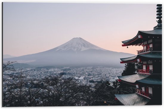 WallClassics - Dibond - Chureito Pagoda - Japan - 60x40 cm Foto op Aluminium (Wanddecoratie van metaal)