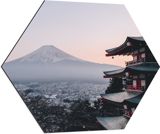 WallClassics - Dibond Hexagon - Chureito Pagoda - Japan - 70x60.9 cm Foto op Hexagon (Met Ophangsysteem)